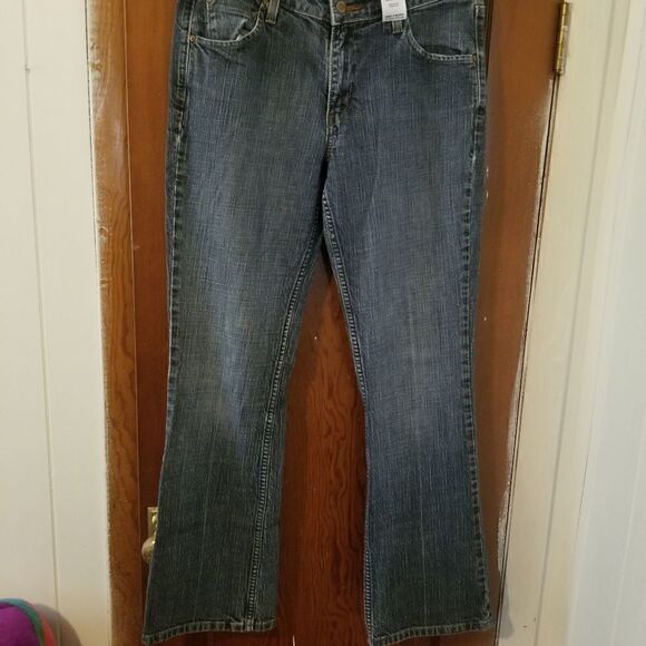 Levis Strauss Women's Size 10 Medium bootcut - Picture 1 of 9